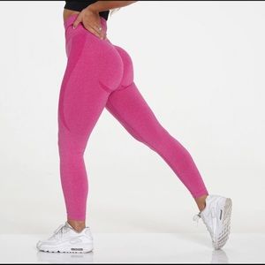NVGTN Contour Seamless Leggings Fuchsia M - NWOT